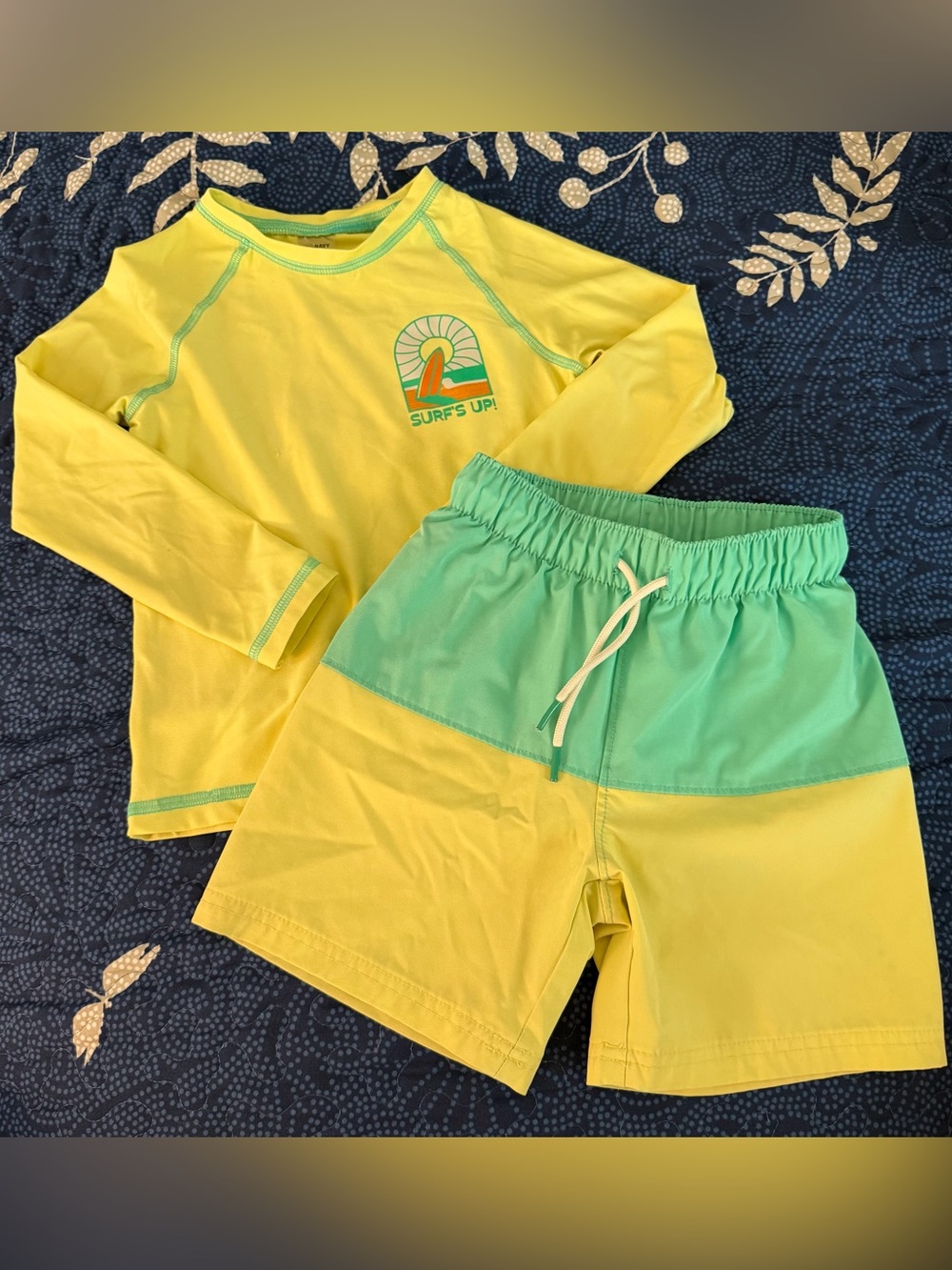 Old Navy Little Boys size 4T Long Sleeve Swim Top & Boardshorts